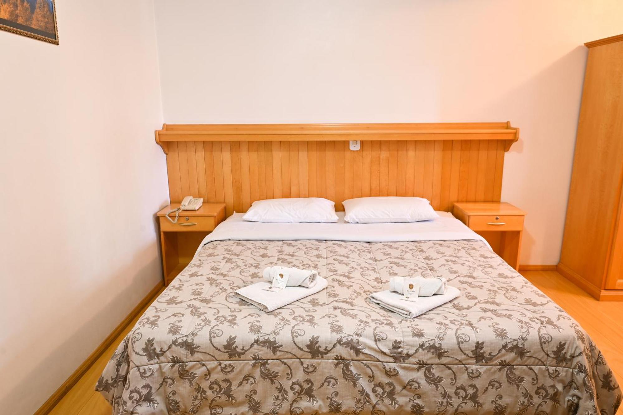 Hotel 13 Linden Трези-Тилиас Экстерьер фото