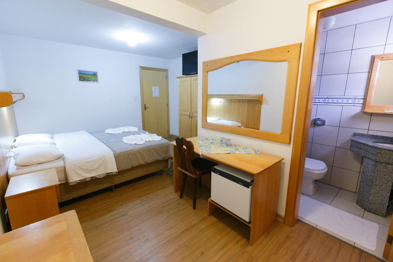 Hotel 13 Linden Трези-Тилиас Экстерьер фото